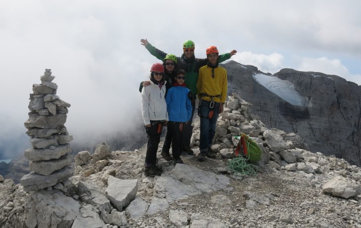 Manuela e i suoi bellissimi figli in vetta alla cima Falkner (2999m), variante al sentiero Benini.